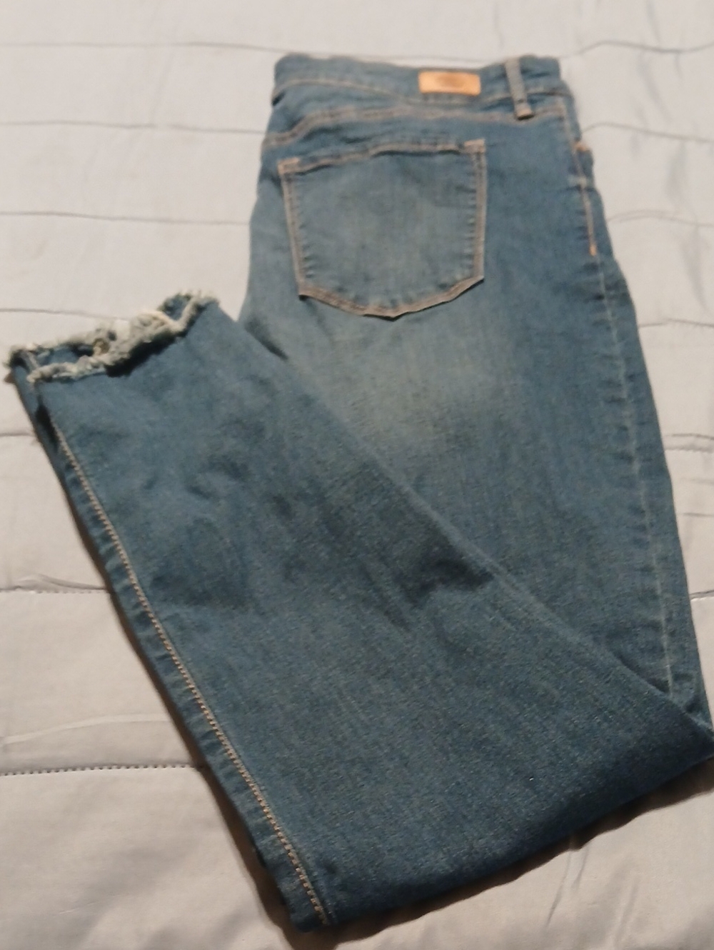 Women's Skinny Jeans in Medium Blue - Classic Slim Fit